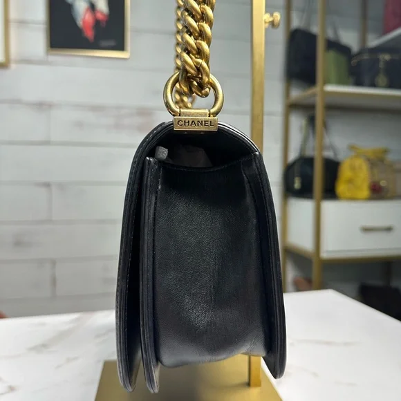 SOLD❌❌❌ Chanel Old Medium Boy Bag - Picture 5 of 17